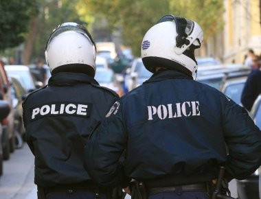 Τα σενάρια που εξετάζει η ΕΛ.ΑΣ. για τους δύο νεκρούς σε καμένα Ι.Χ. σε Σχιστό και Βουλιαγμένη